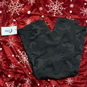 🤍✔️FORWST CAMO LUC HIGH RISE CAPRIBY ZYIA 20’’🤍